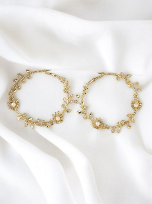 Boucles d’oreilles créoles dorées perles, fleurs et feuilles