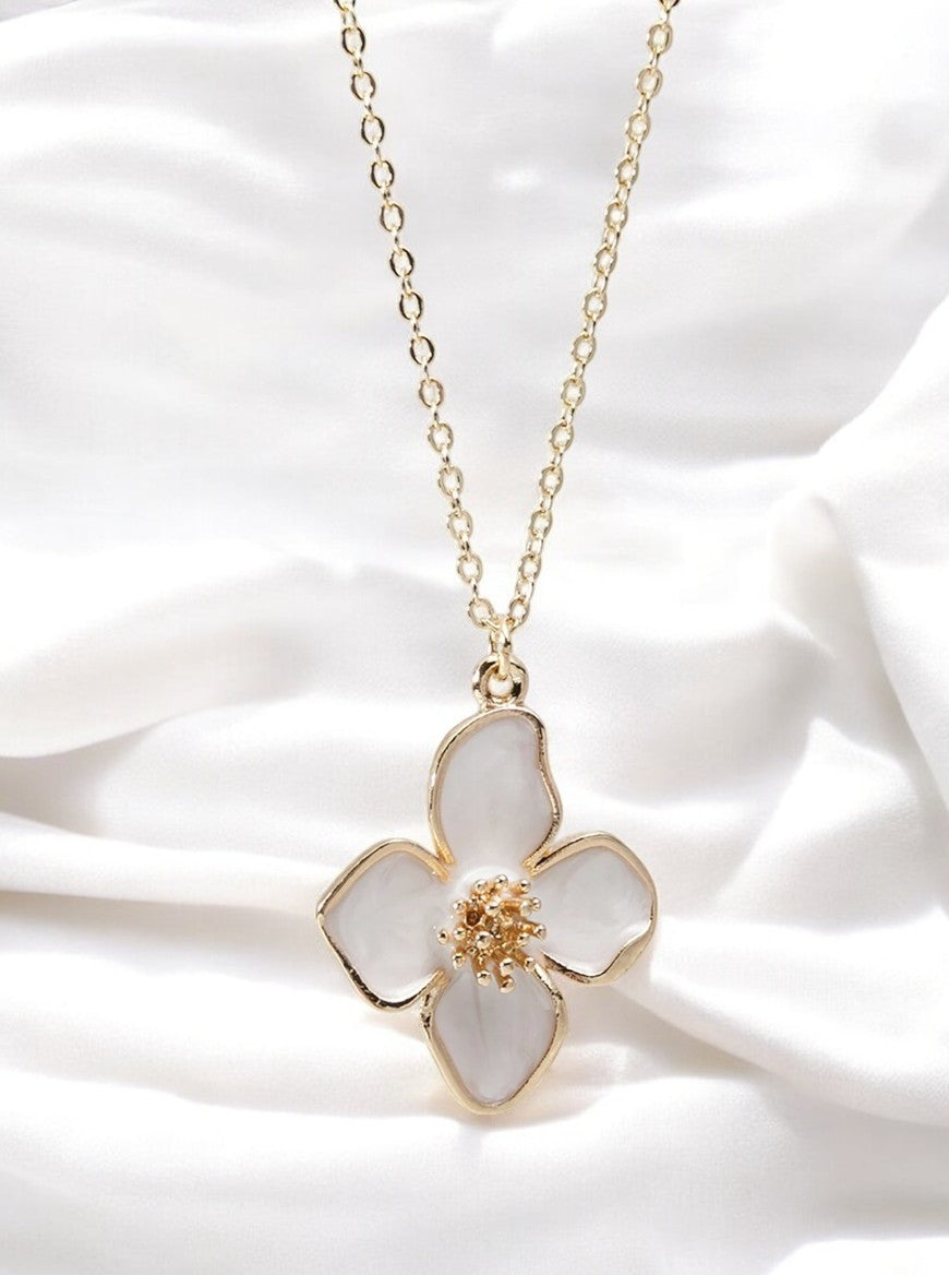 Collier bijoux dorés fleurs trèfle blanc, rose ou vert d'eau