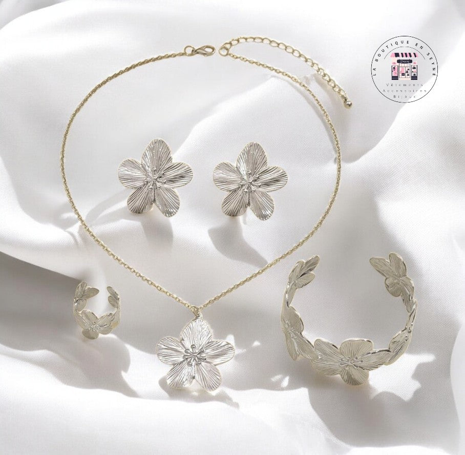 Parure comprenant 4 bijoux dorés ou argentés motif fleurs