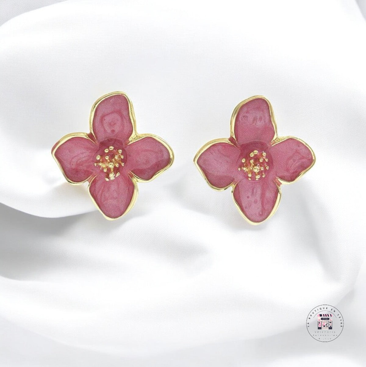 Boucles d’oreilles fleurs dorées blanc ou rose