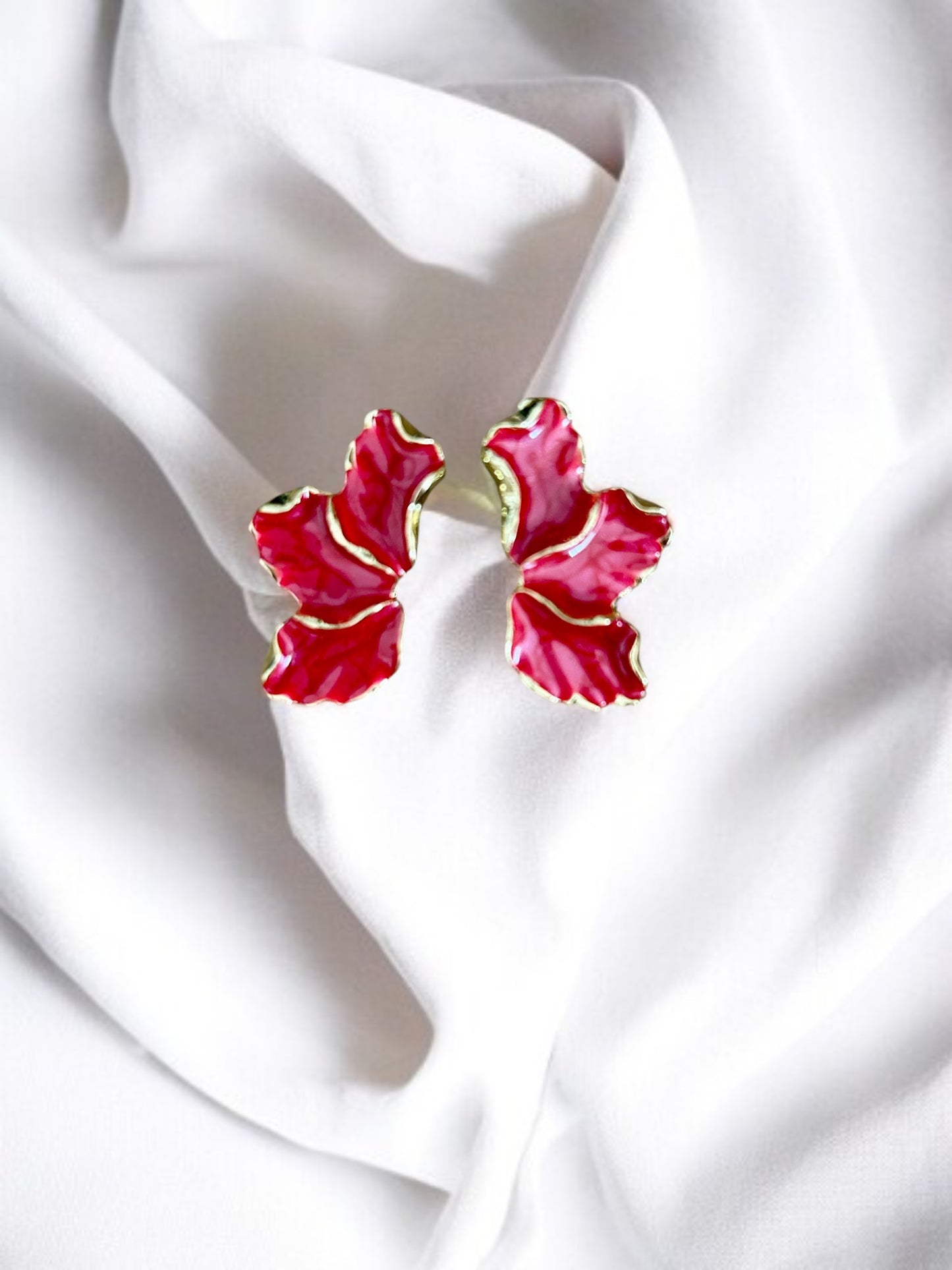 Boucles d'oreilles demi-feuilles dorées blanches ou rose