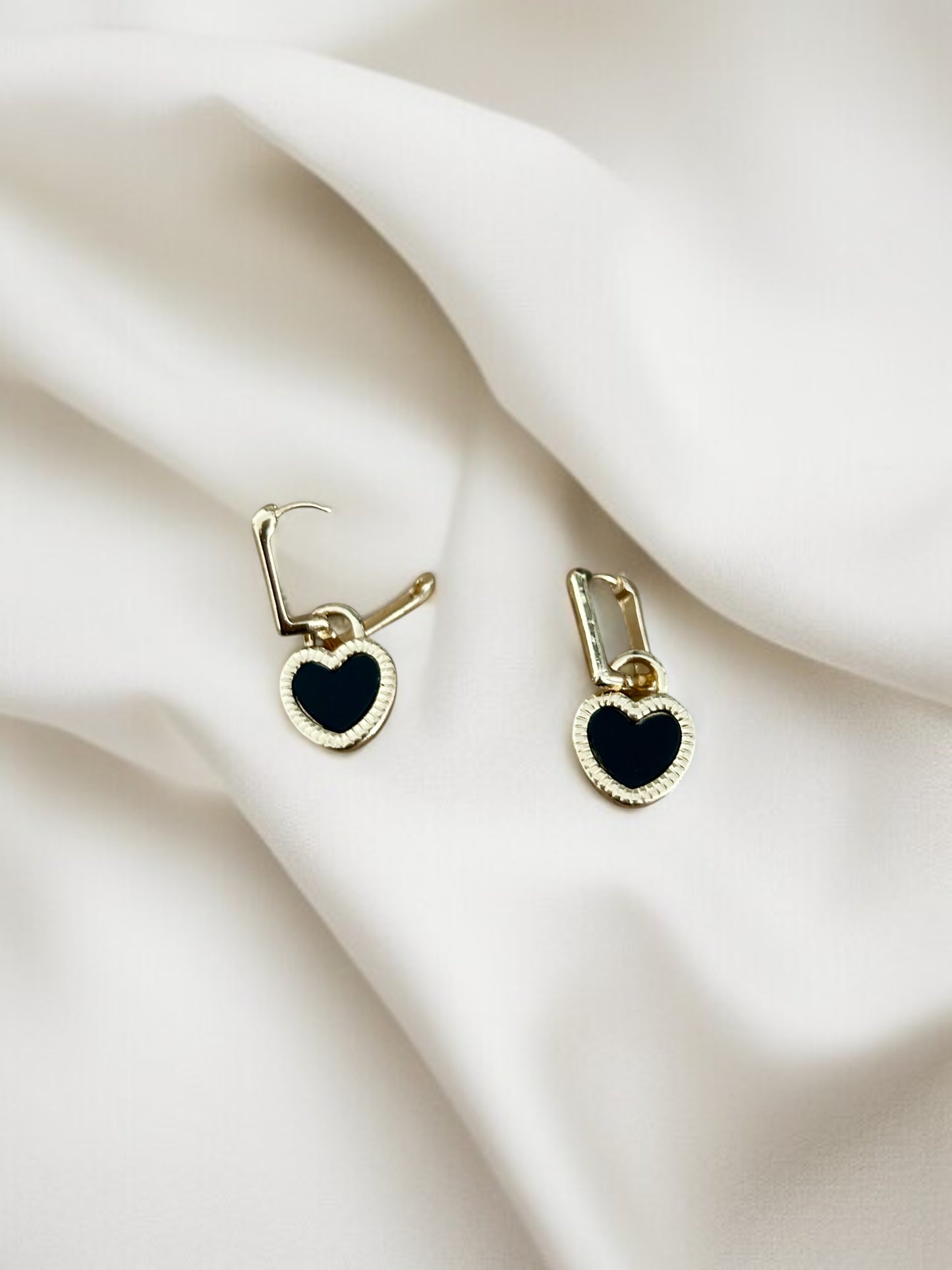 Boucles d’oreilles créoles rectangle dorées cœur double face noir et blanc