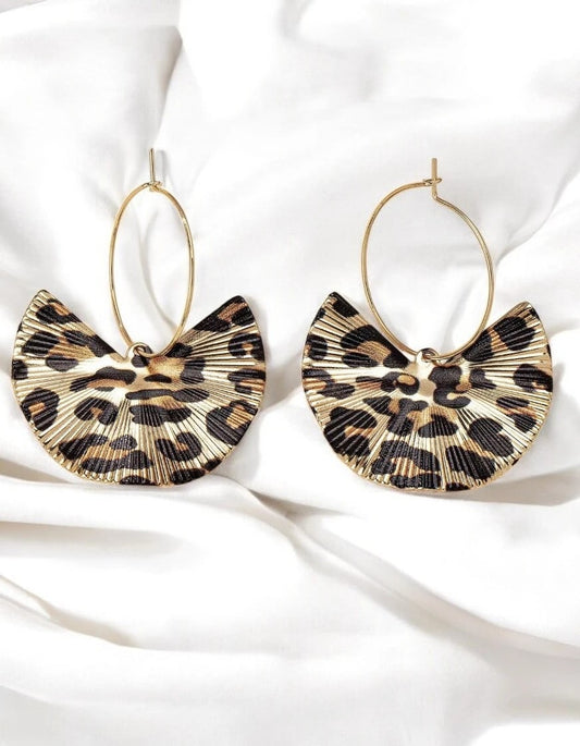 Boucles d’oreilles pliées feuilles dorées léopard ou argentées