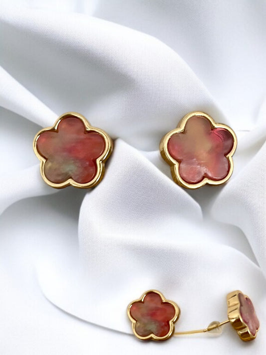 1 paire de boucles d’oreilles dorées fleurs - trèfle à 5 feuilles avec fermoir