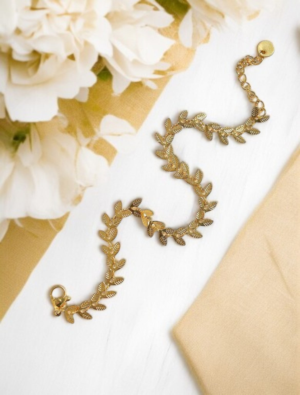 Bracelet doré feuilles
