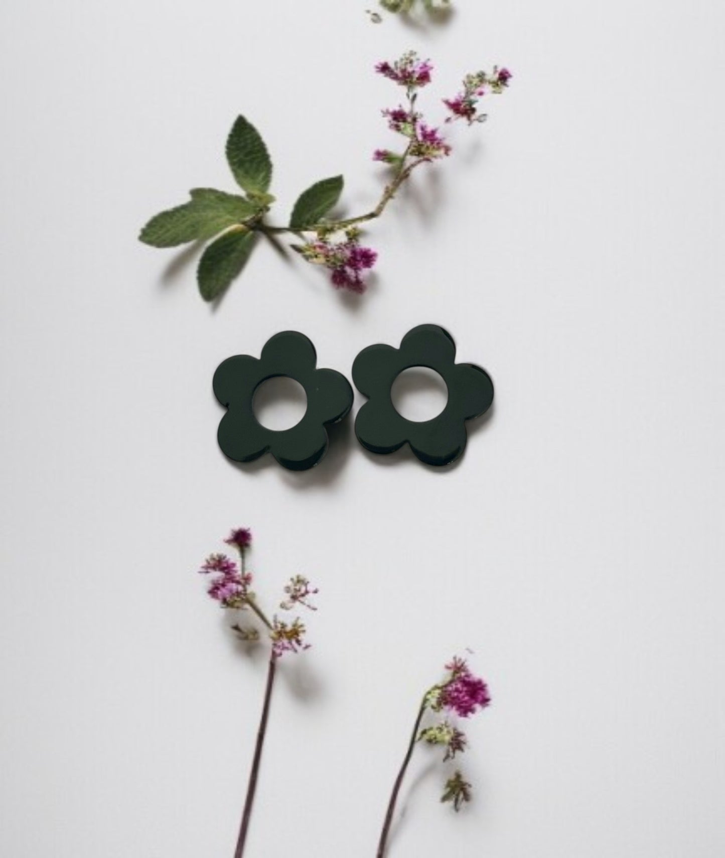 Personnalise ta paire de boucles d'oreilles créoles et pampilles fleurs