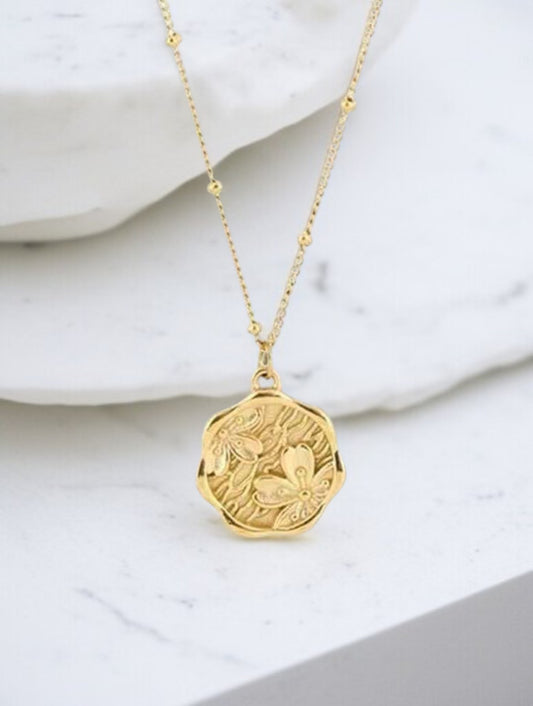 Collier doré avec pendentif pièce fleurs