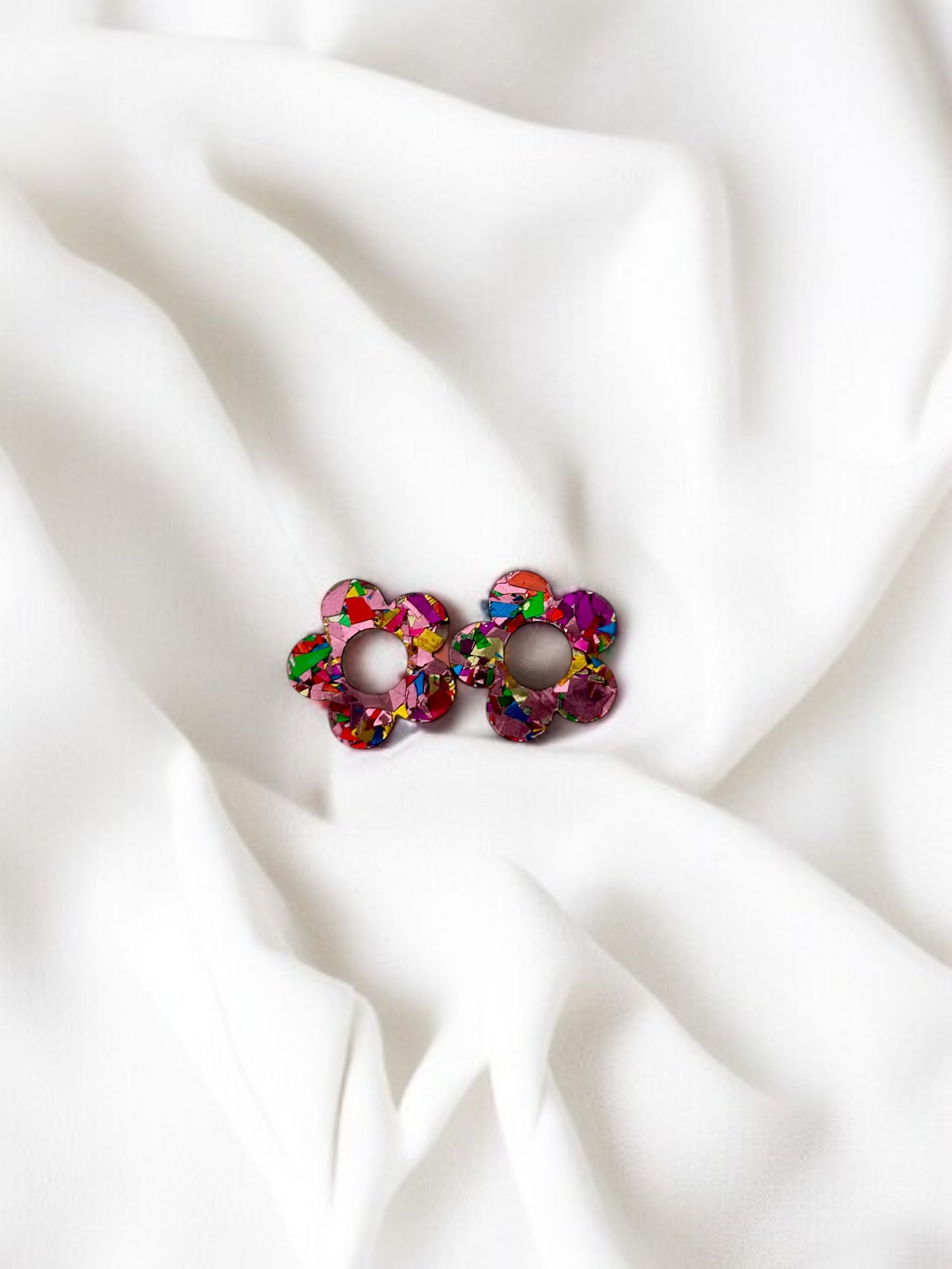 Personnalise ta paire de boucles d'oreilles créoles et pampilles fleurs