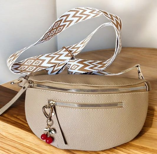 Sac banane bandoulière marron clair taupe porte clé cœur et cerise