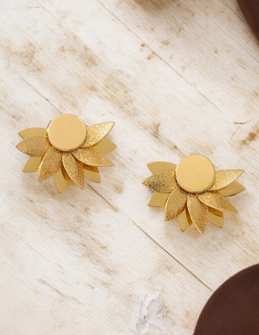 Boucles d'oreilles dorées fleurs asymétriques