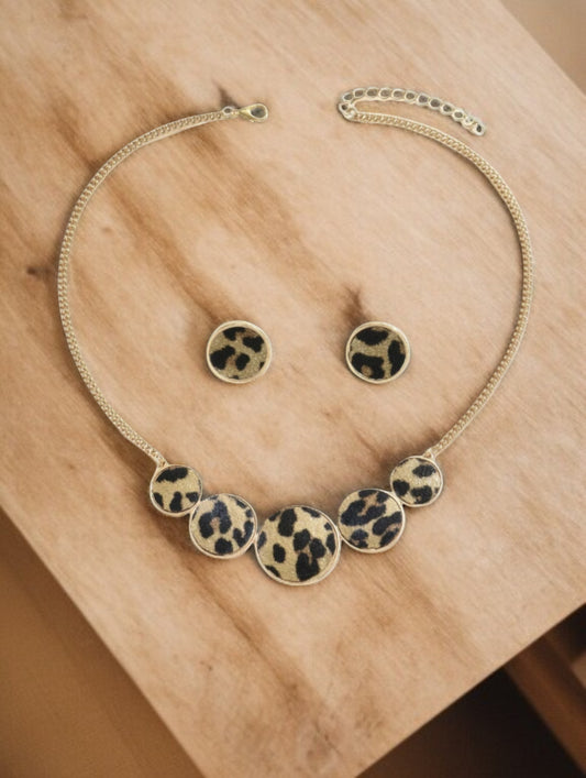 Parure 2 bijoux doré et léopard motif rond effet poil collier et boucles d'oreilles