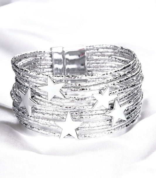 Bracelet manchette multi tours noir ou argenté étoiles rock