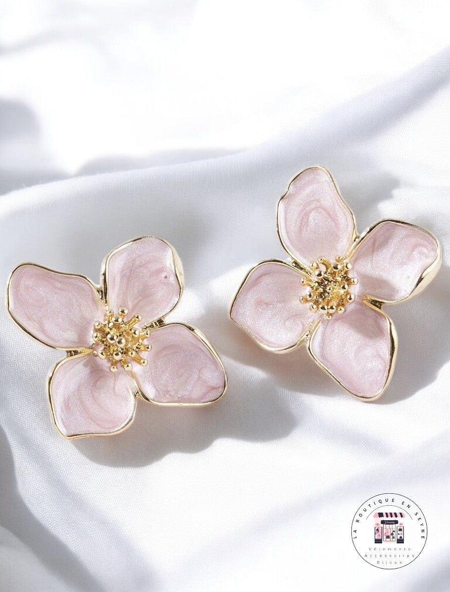 Boucles d’oreilles fleurs dorées blanc ou rose
