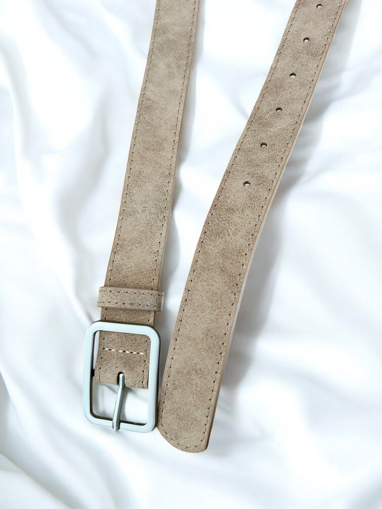 Ceinture beige boucle carré argentée