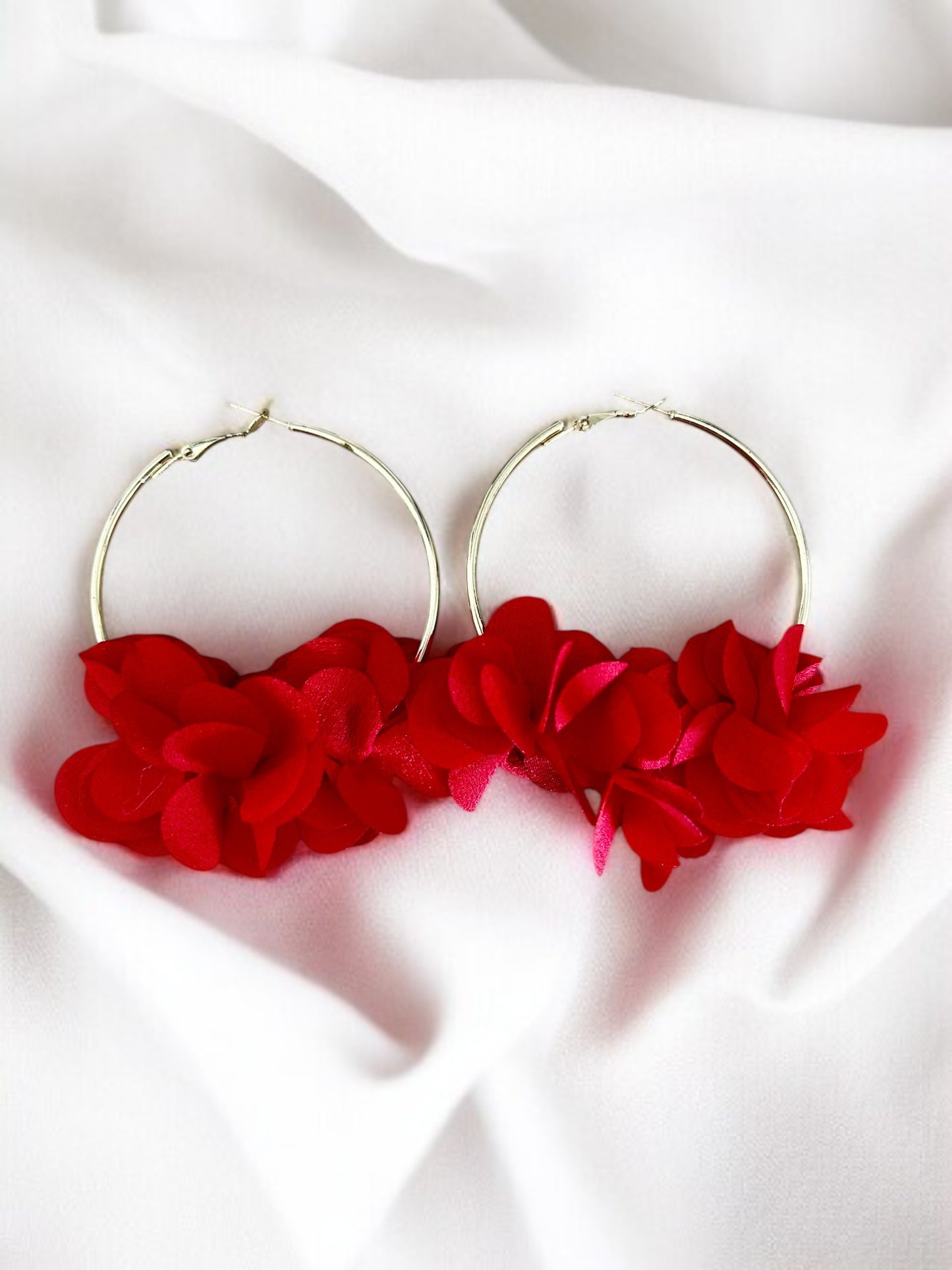 Boucles d’oreilles créoles dorées en tissu