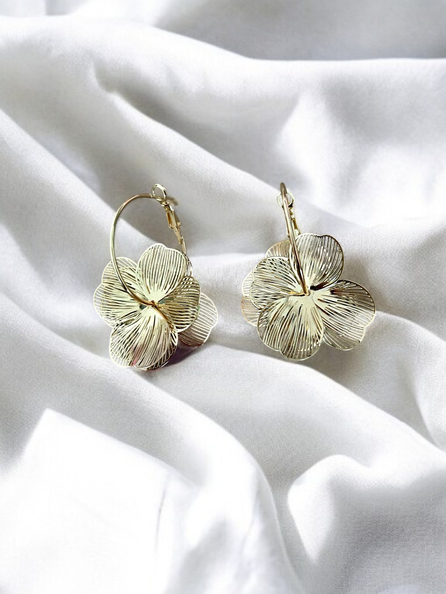 Boucles d'oreilles fleurs dorées