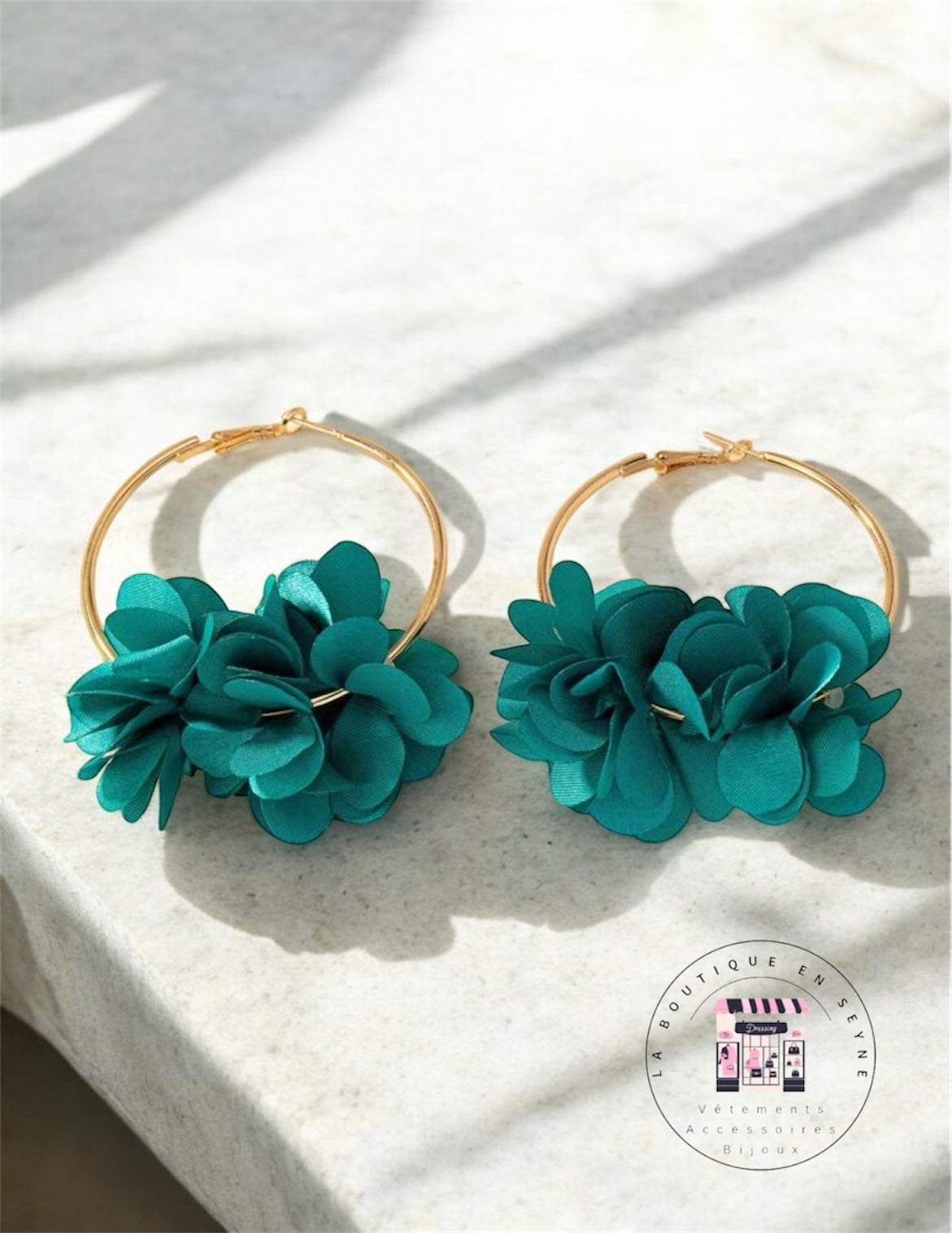 Boucles d’oreilles créoles dorées en tissu