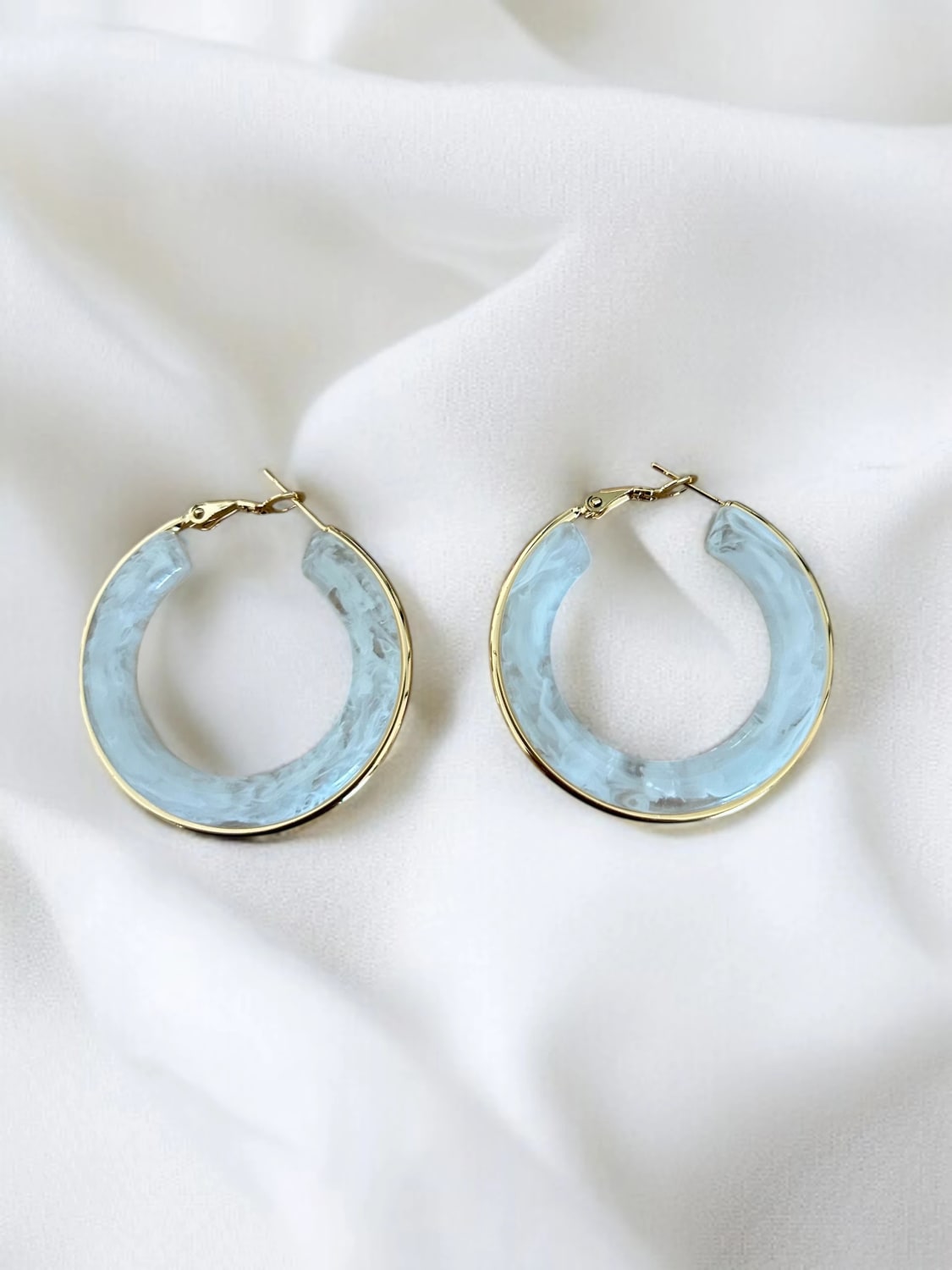 Boucles d’oreilles créoles dorées, vert blanc ou marron