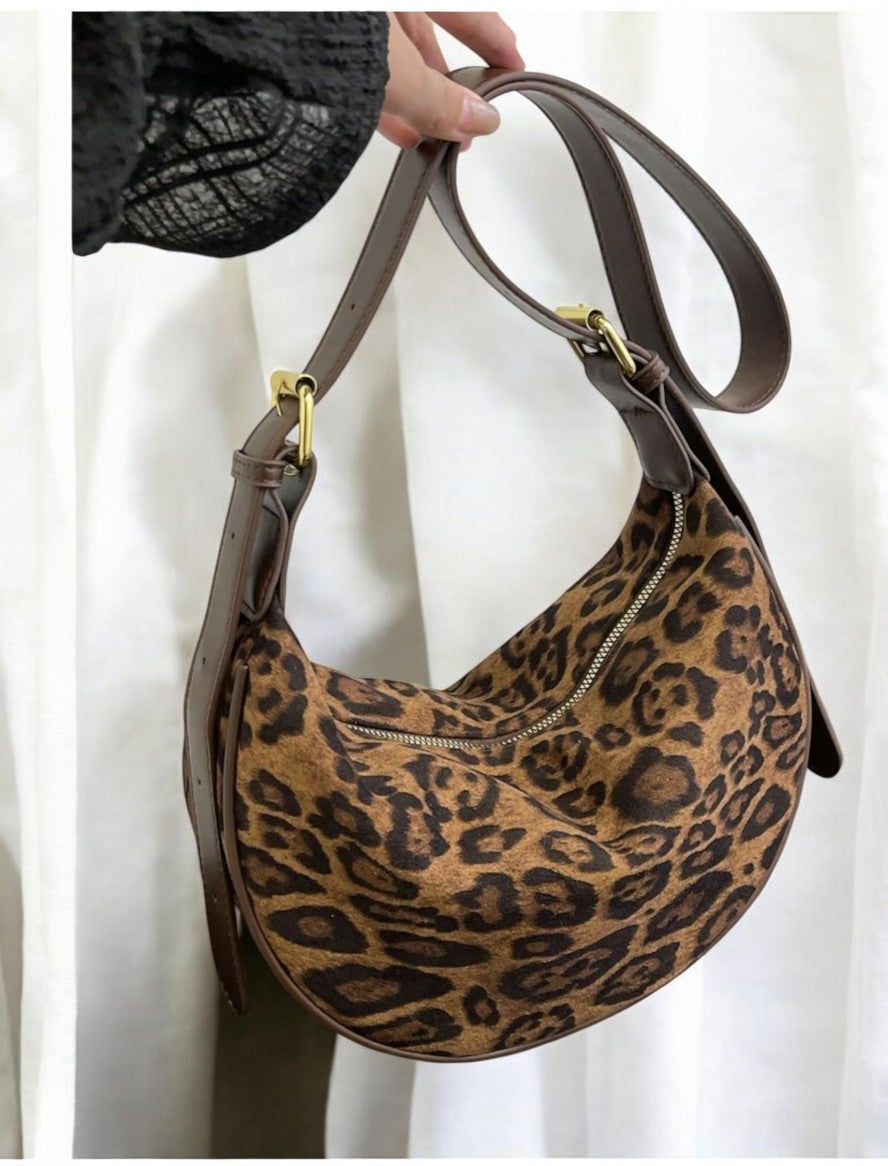 Sac besace marron léopard velours