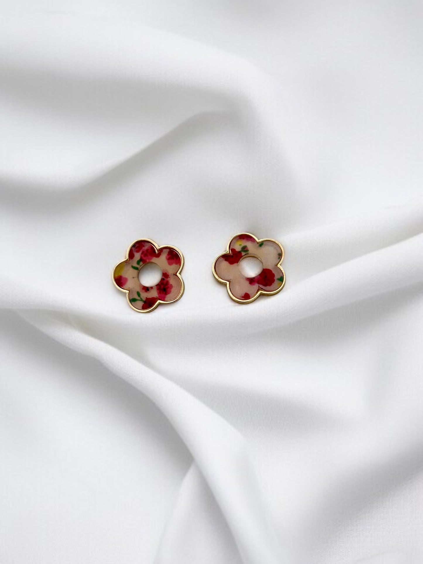 Personnalise ta paire de boucles d'oreilles créoles et pampilles fleurs