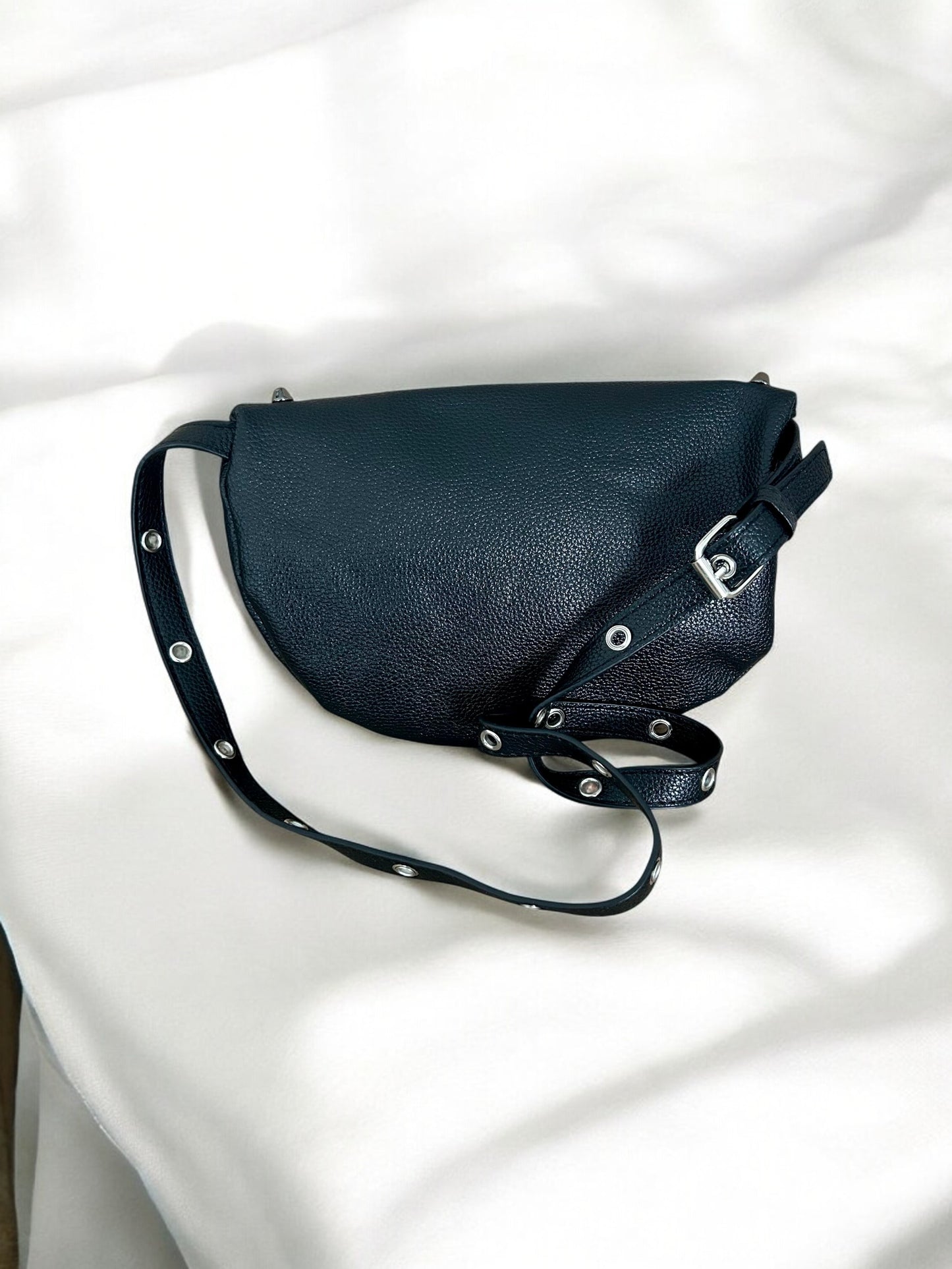 Sac banane avec bandoulière noir clou pour femmes tendance