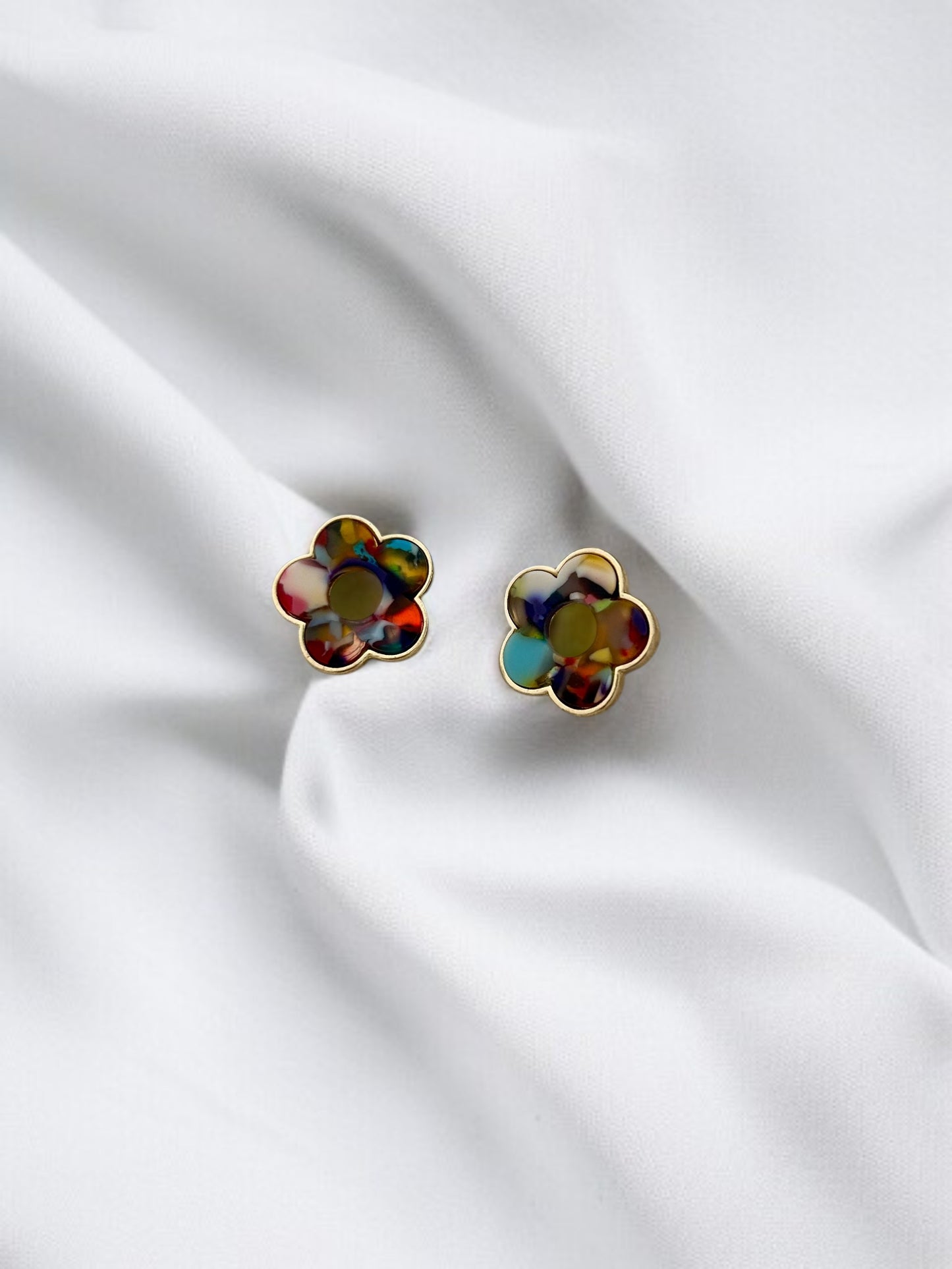 Personnalise ta paire de boucles d'oreilles créoles et pampilles fleurs