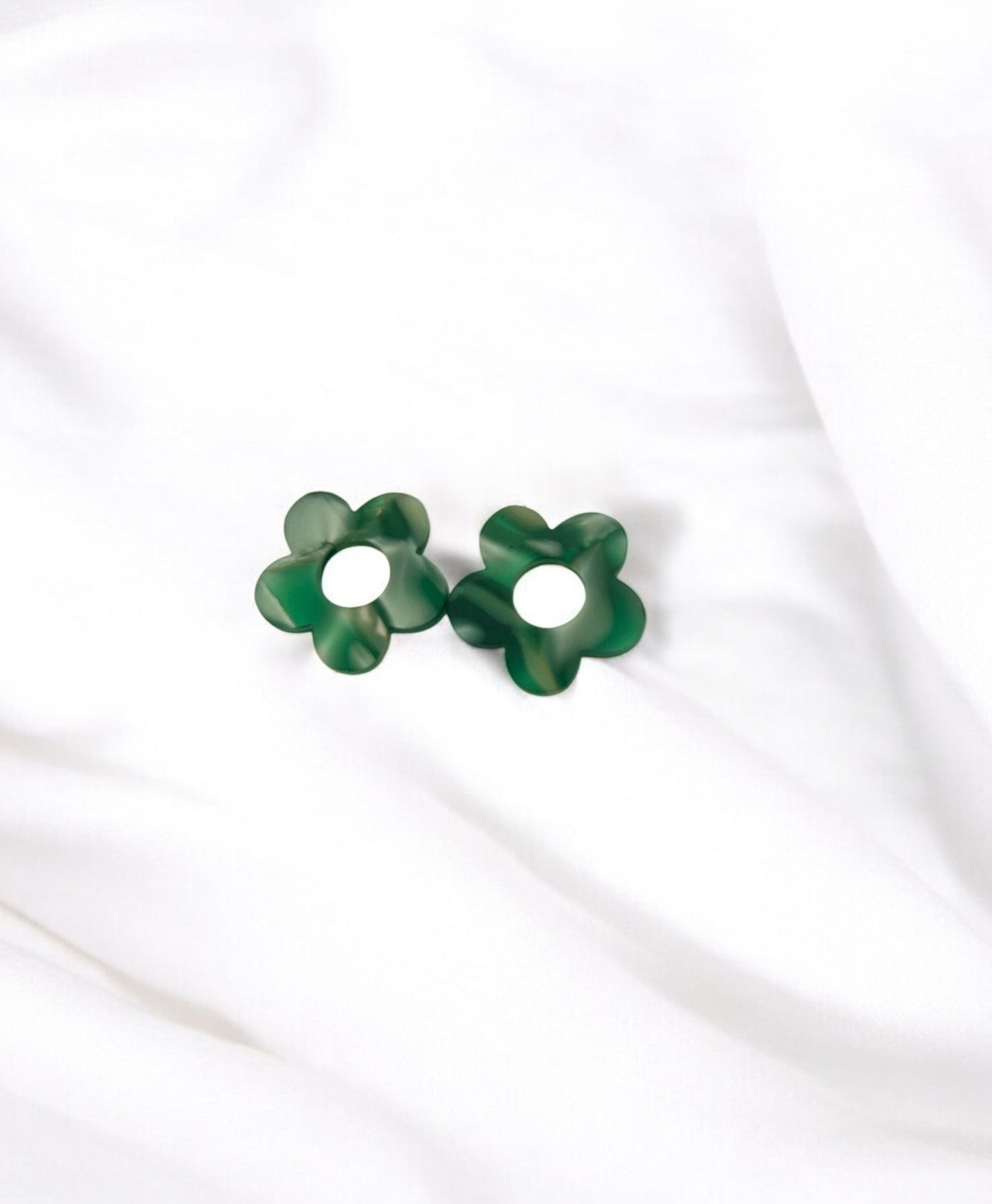 Personnalise ta paire de boucles d'oreilles créoles et pampilles fleurs
