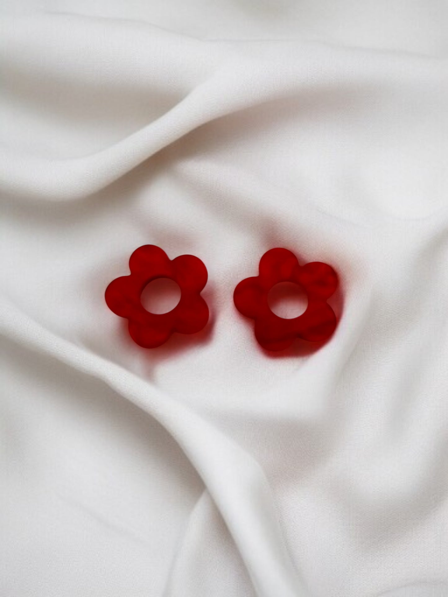 Personnalise ta paire de boucles d'oreilles créoles et pampilles fleurs