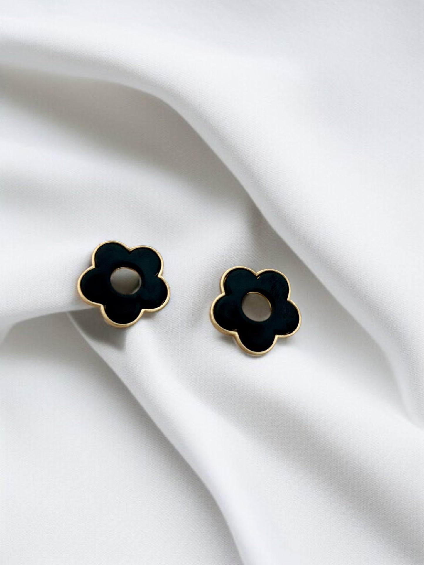 Personnalise ta paire de boucles d'oreilles créoles et pampilles fleurs