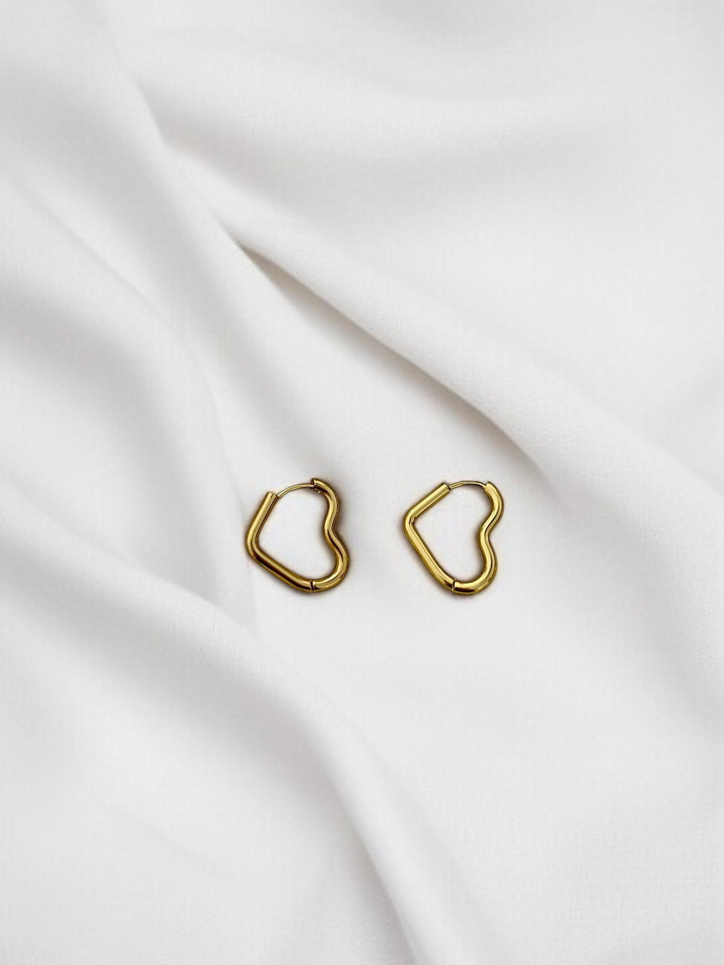 Personnalise ta paire de boucles d'oreilles créoles et pampilles fleurs