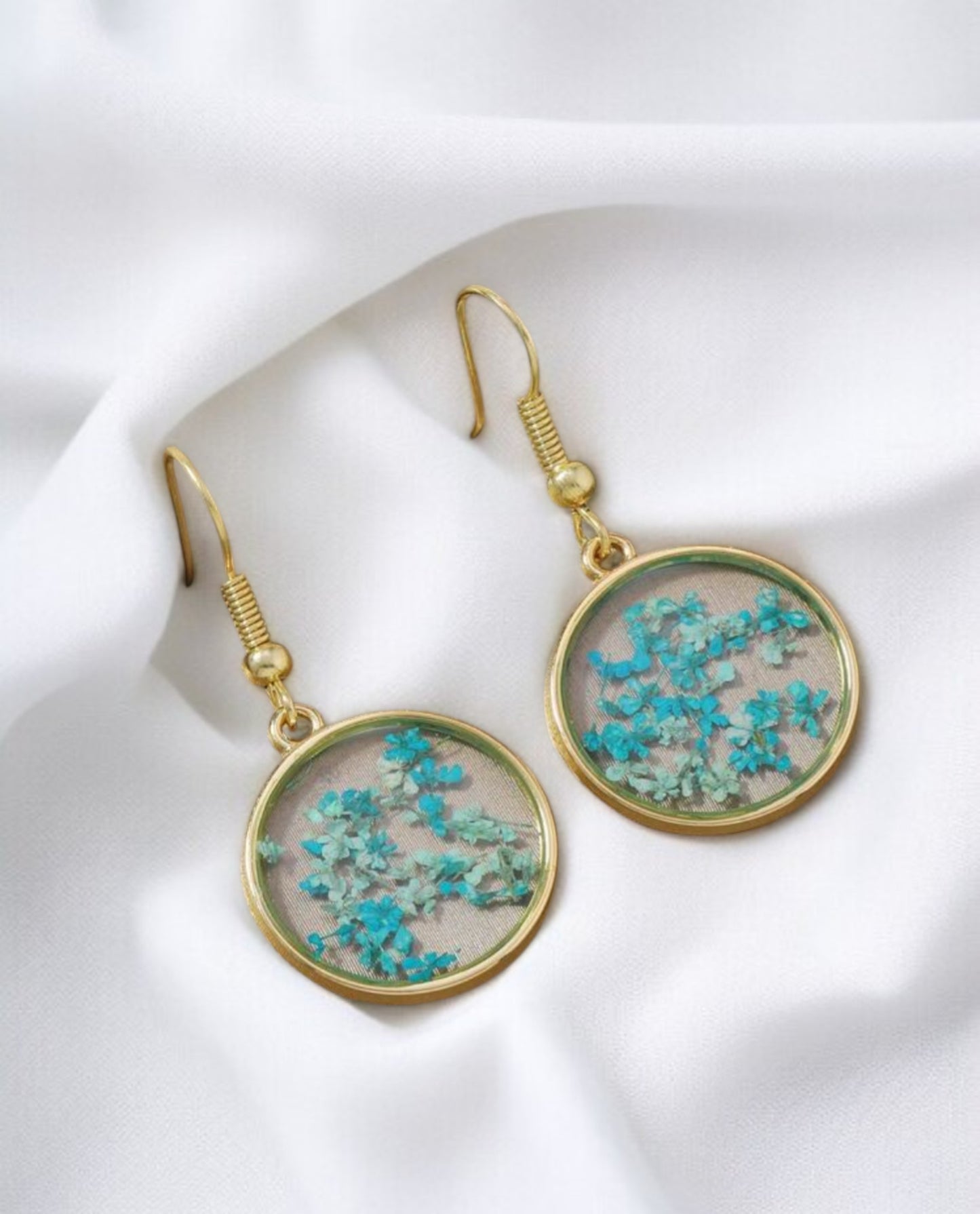 Boucles d’oreilles pendantes rondes dorées fleurs séchées